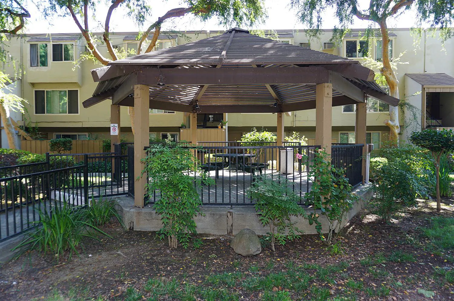 2 bed, 1.5 bath, 1099 sqft, $2,995 — Photo 4