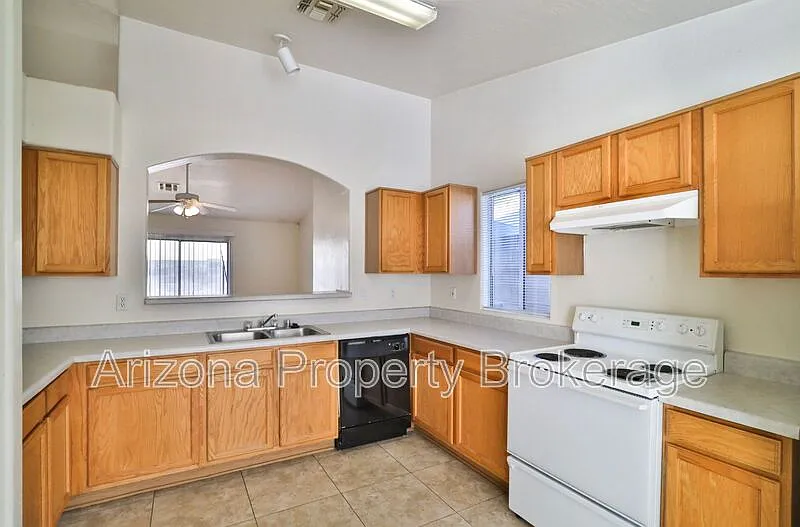 3 bed, 2.0 bath, 1340 sqft, $1,495 — Photo 1