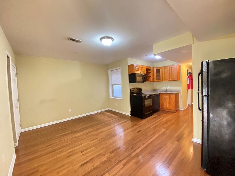 1st image of 1811 Cecil B Moore Ave APT E