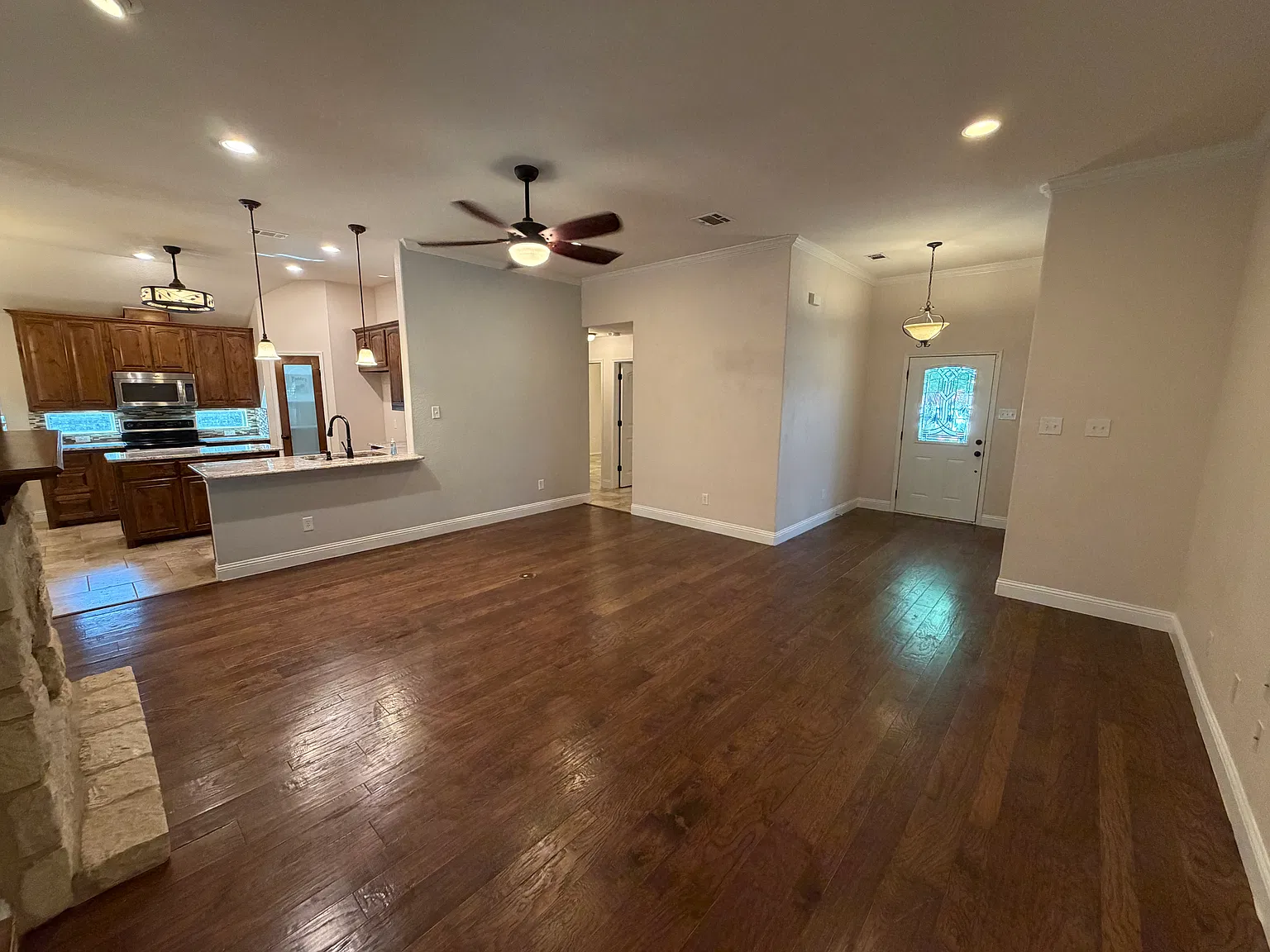 3 bed, 1650 sqft, $2,200 — Photo 1