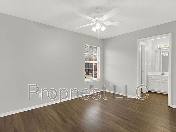 5th image of 817 Barrington Woods Cv