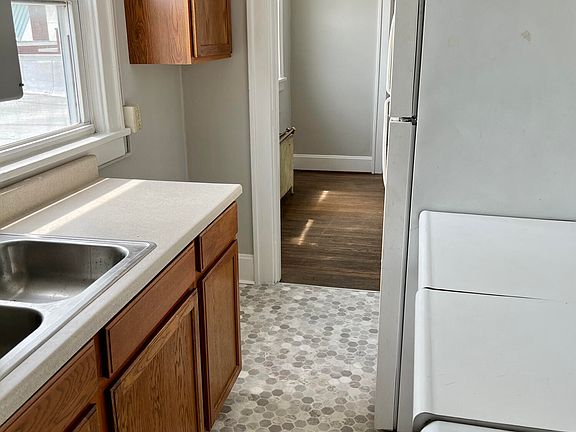 4th image of 176 Market St #301