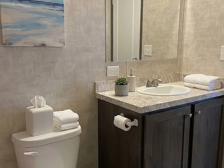 Lindale Manor — Photo 23