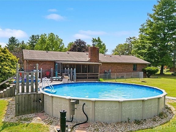 3rd image of 49 Silver Creek Dr