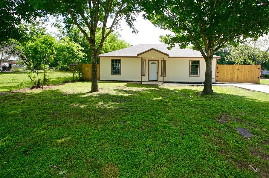 1st image of 3010 Christian Dr