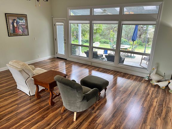 5th image of 2995 Howard Dr