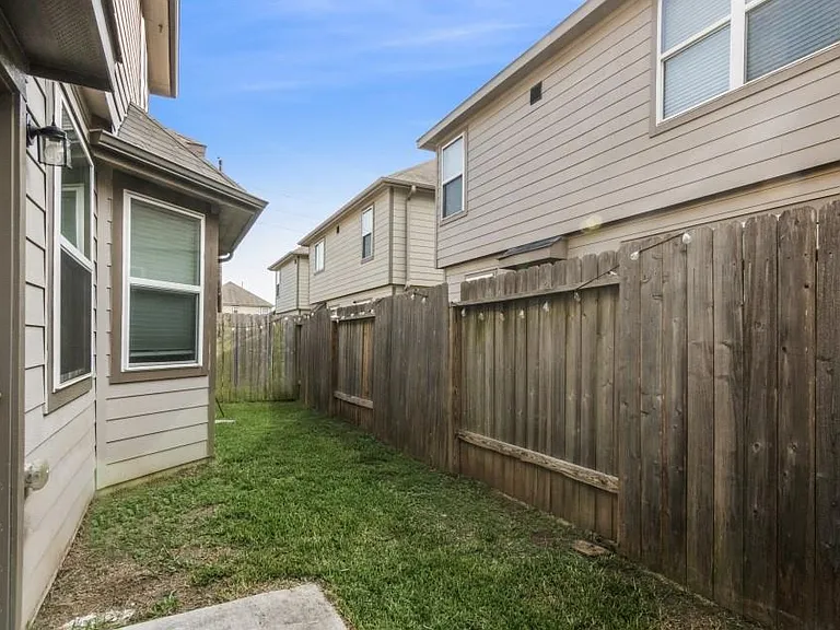 5711 Esk River Trl — Photo 24