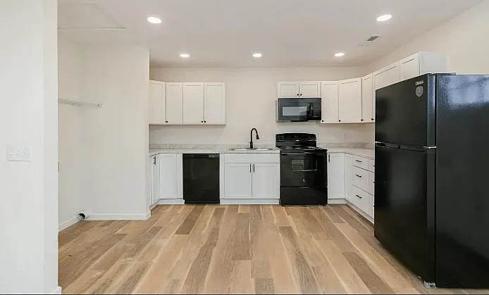 180 E Washington St #2 — Photo 7