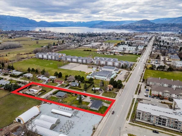 3219 Saint Amand Rd, Kelowna, BC V1W 3P2