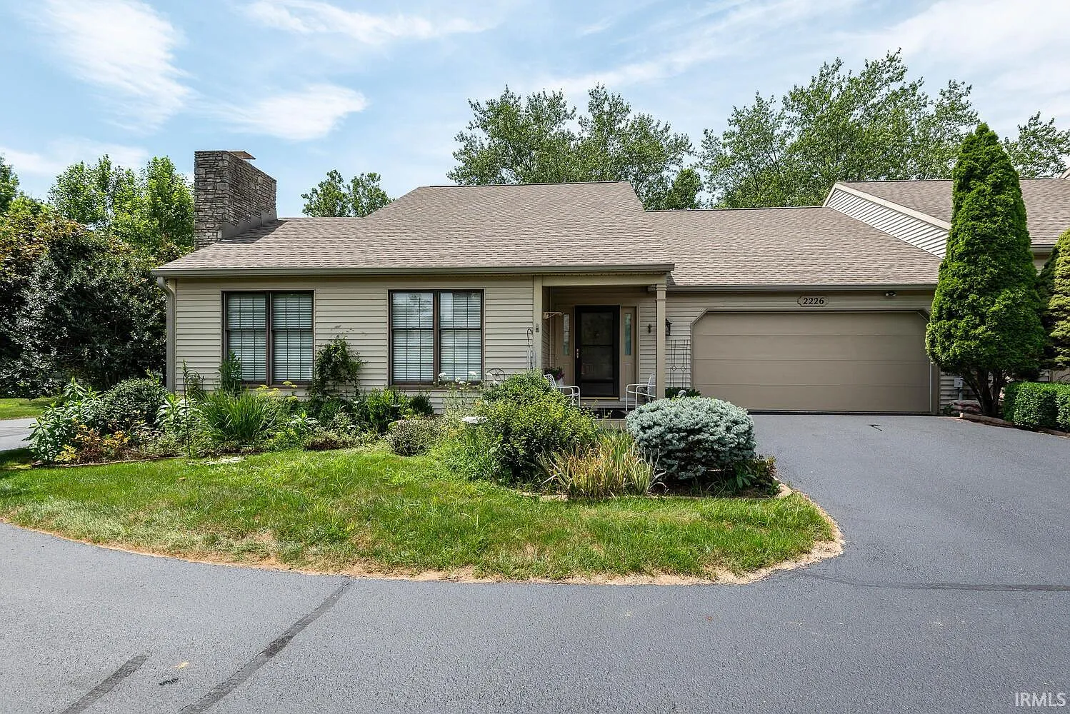 2226 E Cape Cod Dr photo 1