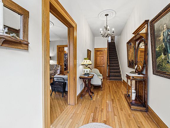 3rd image of 107 N Prospect St