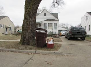 8100 Superior Ave, Center Line, MI 48015