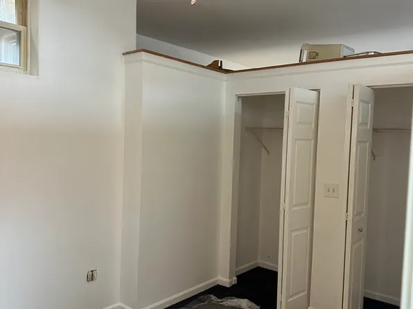 5746 W 65th St #1F, Chicago, IL 60638