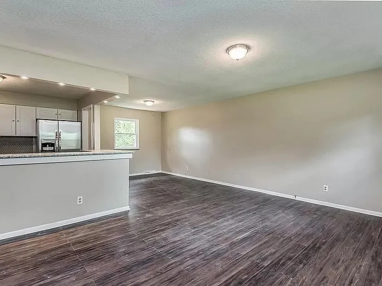 405 E Kings Gate Rd — Photo 8