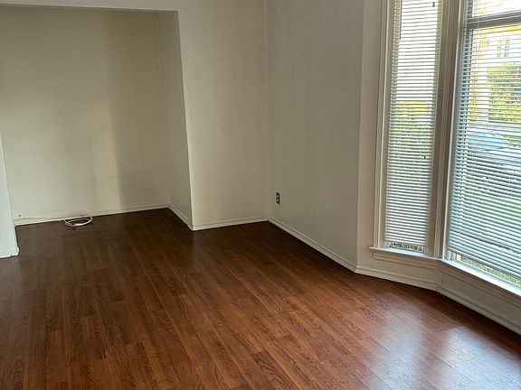 5th image of 9921 Robbins Dr #1