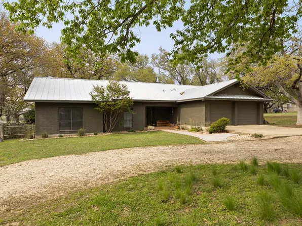 210 Quail Run Dr, Fredericksburg, TX 78624