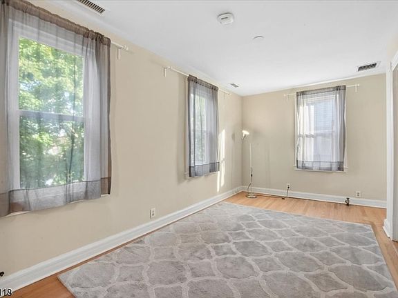 5th image of 27 Valley Rd Floor 2