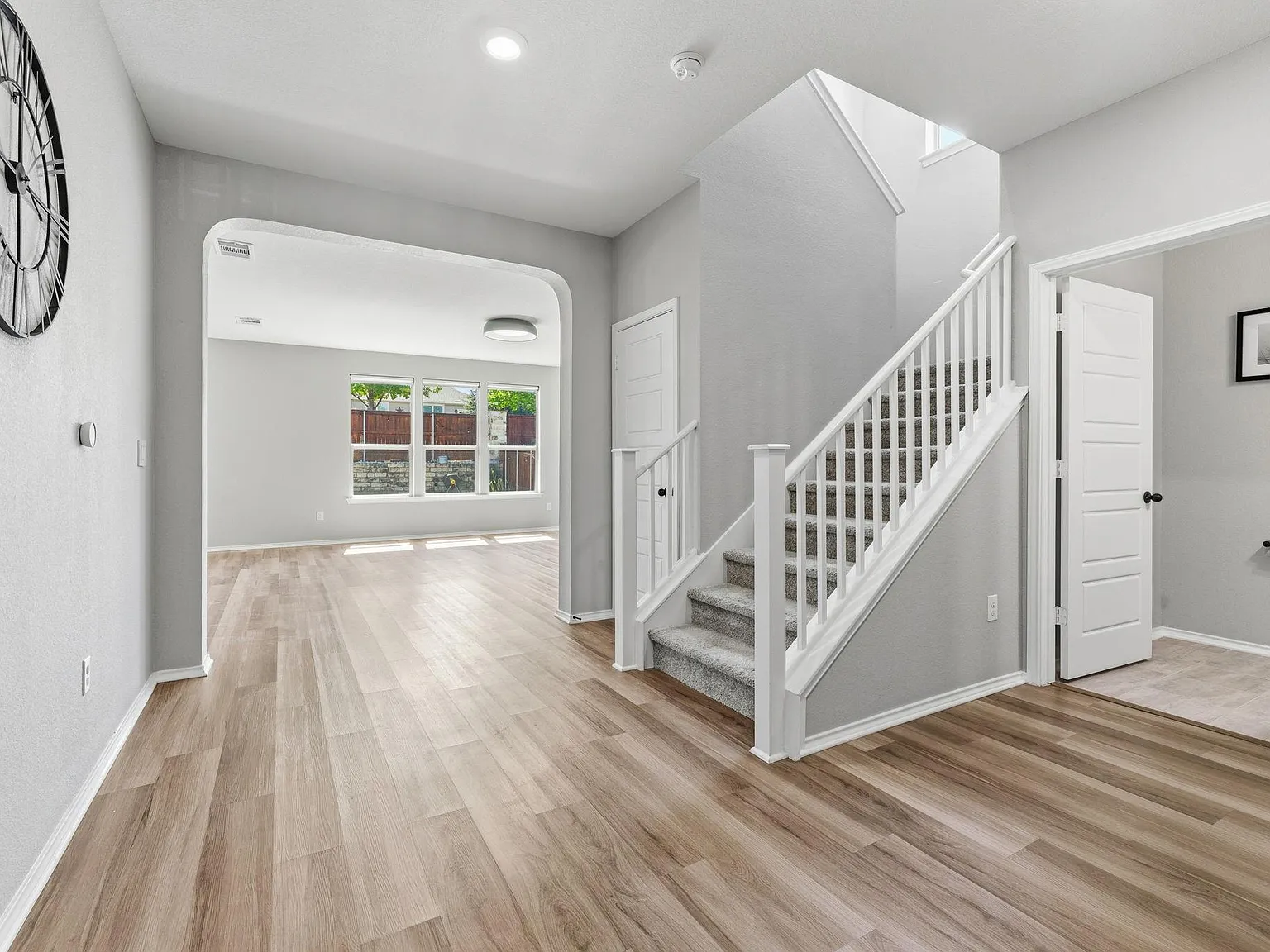 3 bed, 2.5 bath, 2930 sqft, $3,000 — Photo 3
