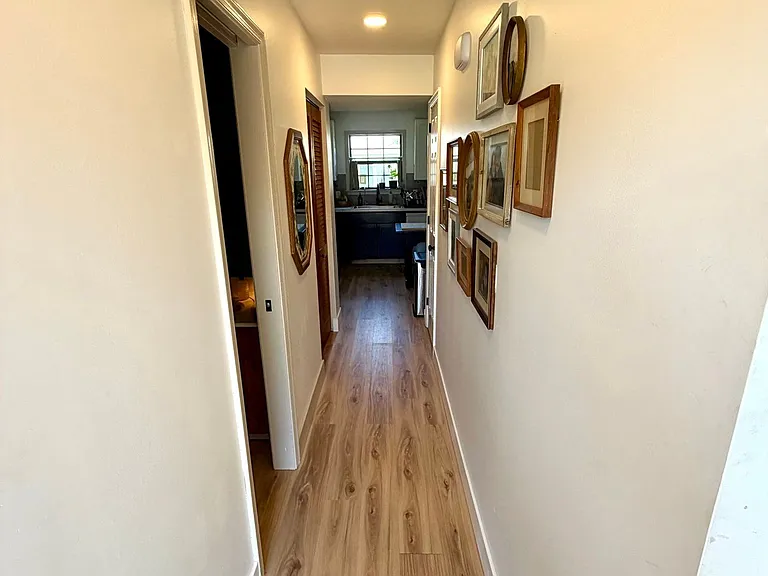 60 Carriage House Dr — Photo 8