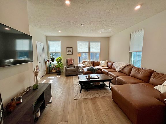 2nd image of 38 Wentworth Ln