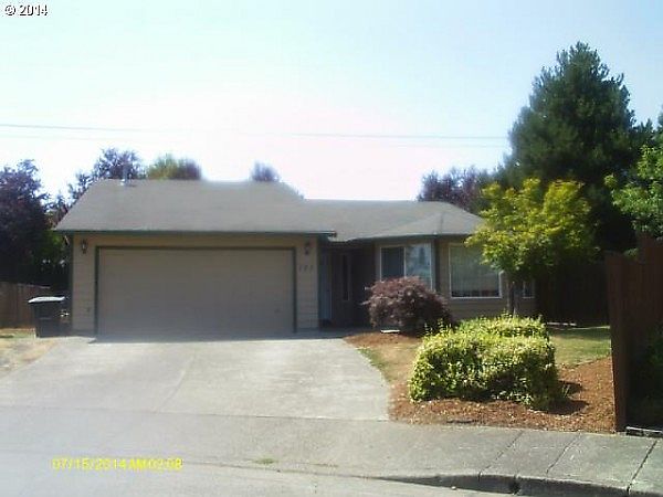 1st image of 121 NE Debra Ct