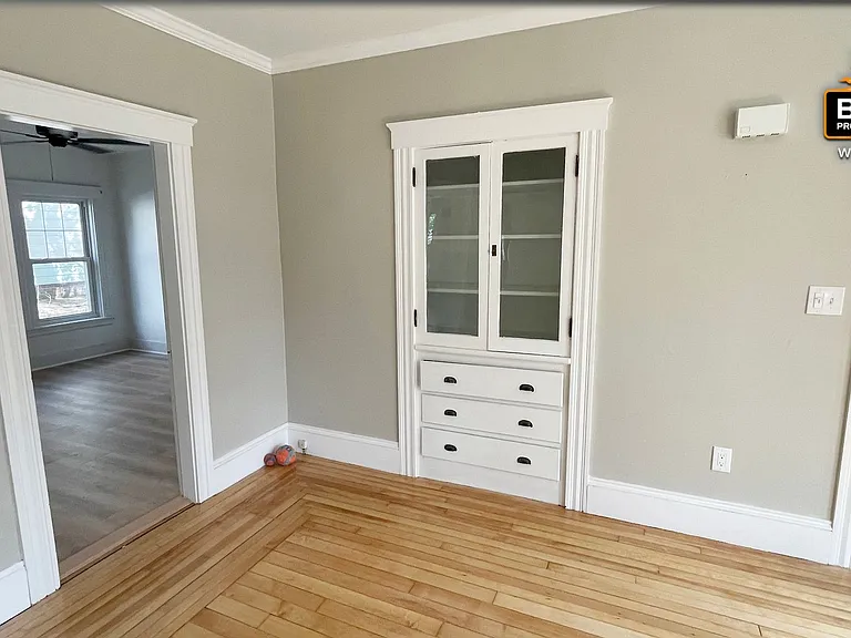 10-12 Otis St — Photo 31