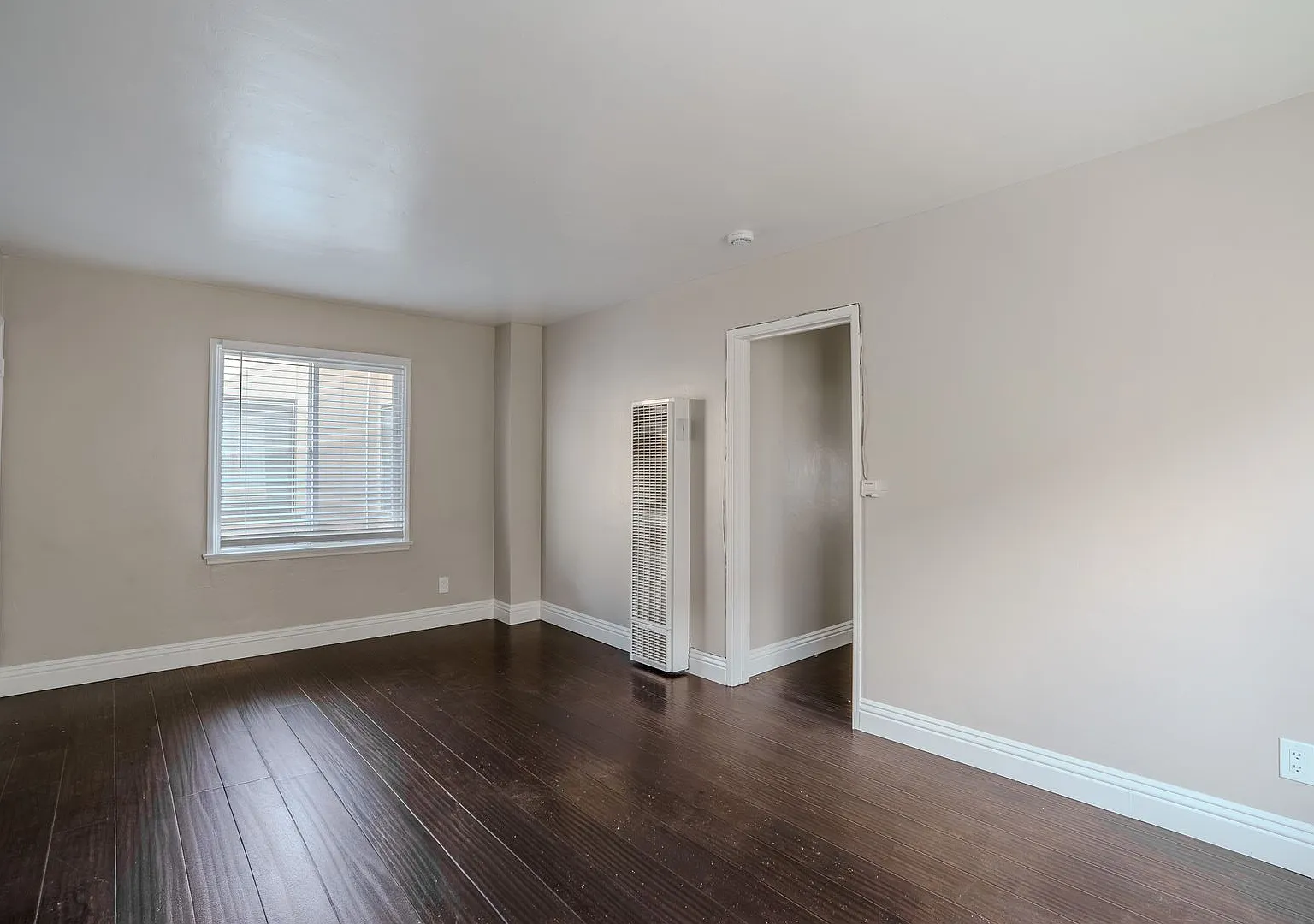 922 E. 2nd St. — Photo 2