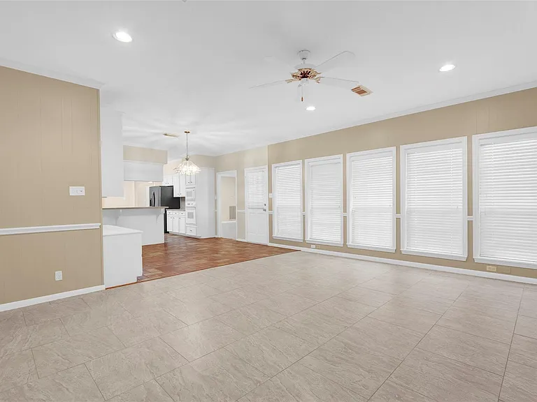 611 N Hickory St — Photo 9