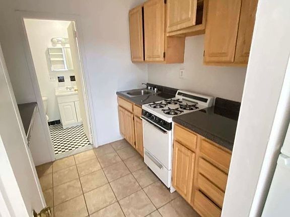 3rd image of 238 W 20th St #5DD