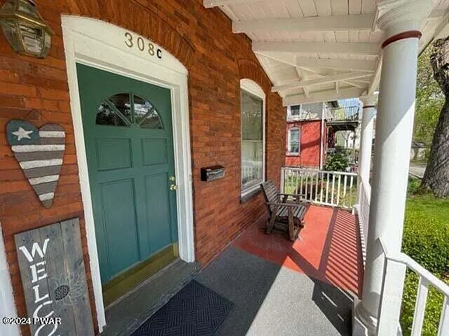 1 bed, 1.0 bath, 643 sqft, $1,150 — Photo 2
