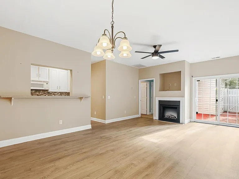 1508 Honeybee Ln — Photo 10