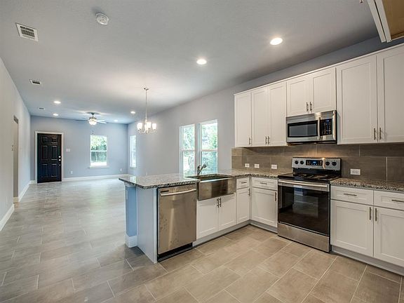 5th image of 1333 Blodgett Ave