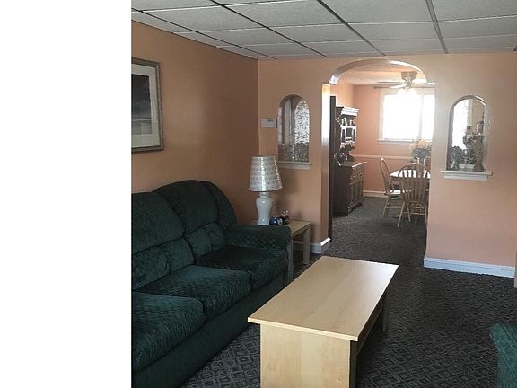 3rd image of 6361 Glenloch St