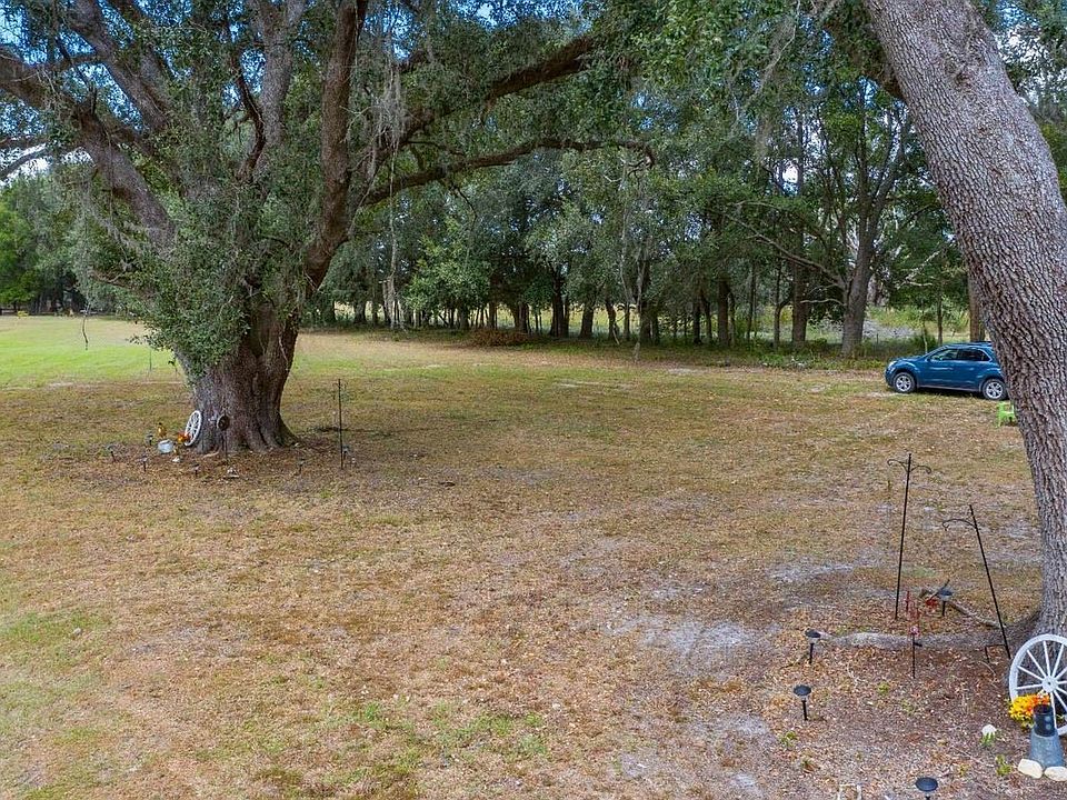 2nd image of 511 SW January Dr