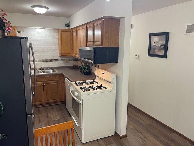 Gorgous kitchen with appliances included. New designer back splash tile to keep kitchen clean.