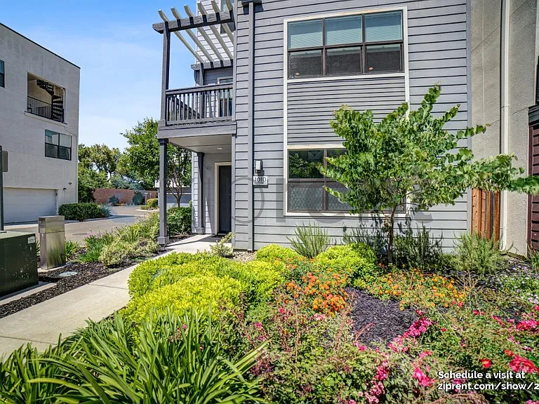 1010 Vanilla Bean Ln — Photo 2