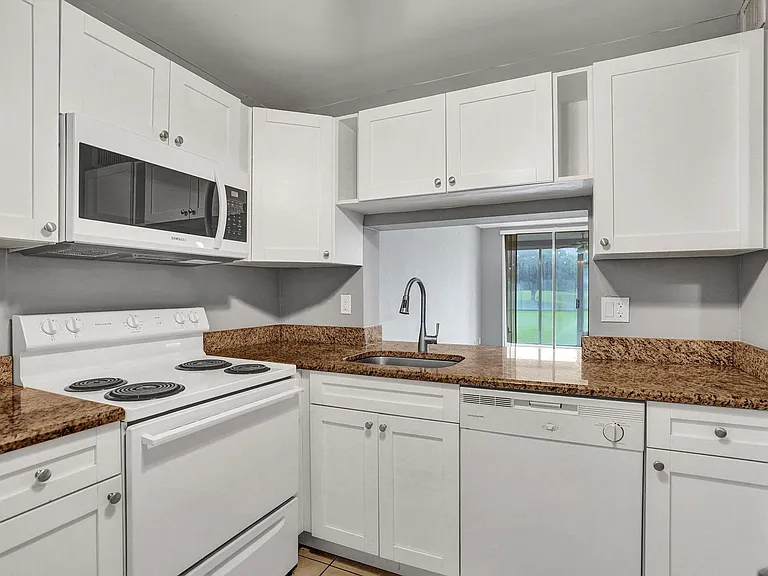9460 Poinciana Pl #101 — Photo 4