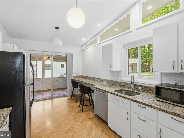 6614 Melody Ln — Photo 8
