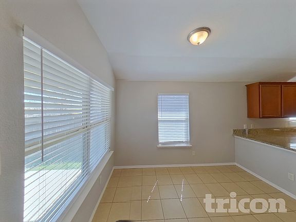 5th image of 825 Bens Dr