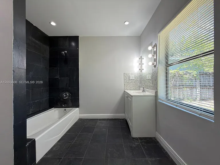 1325 NW 11th St #C1325 — Photo 11