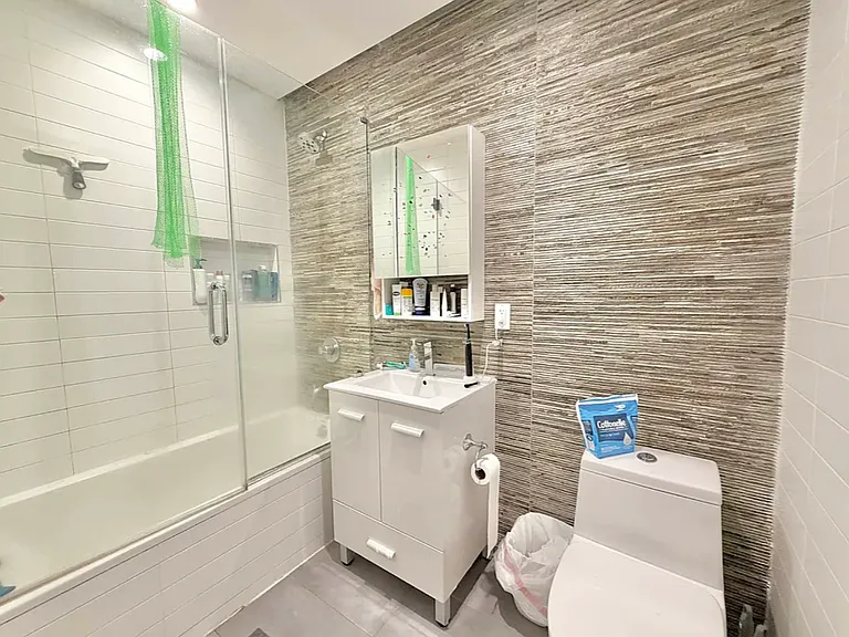172 Suydam St #4L — Photo 6