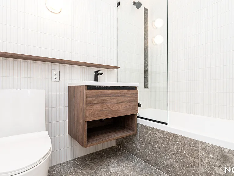 230 N 7th St #201 — Photo 4