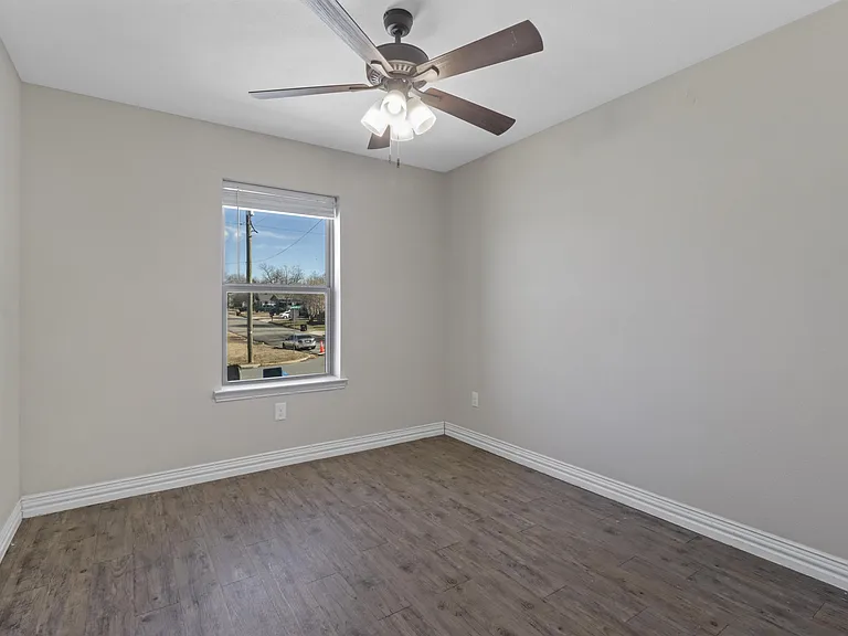 901 N Barrett Ave — Photo 8