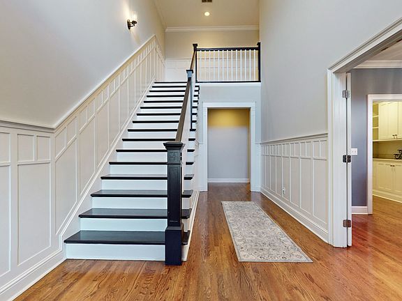 5th image of 612 Seawell Ct