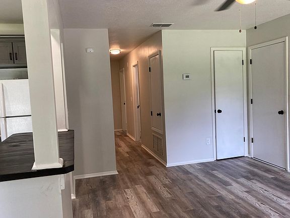5th image of 450 Clough Ave