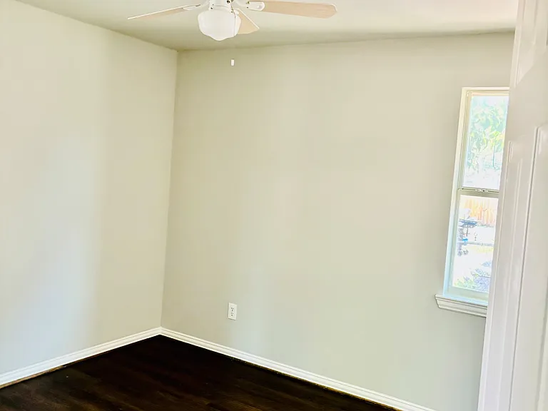 811 Memorial Dr — Photo 3