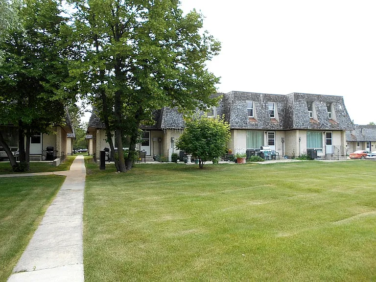 120 Baylor Ave — Photo 14