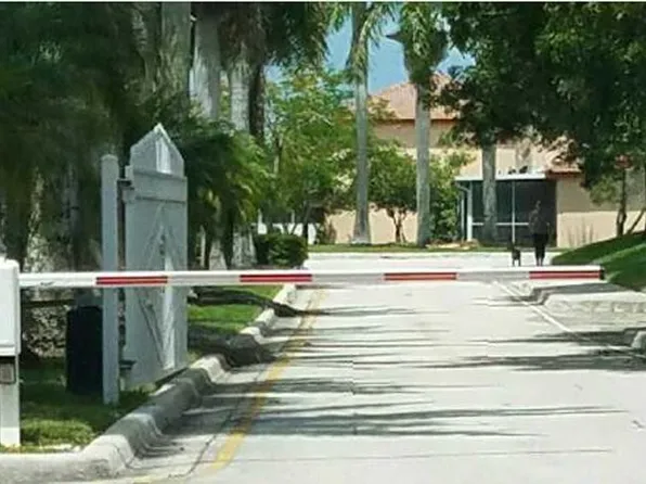 20866 NW 1st St, Pembroke Pines, FL 33029