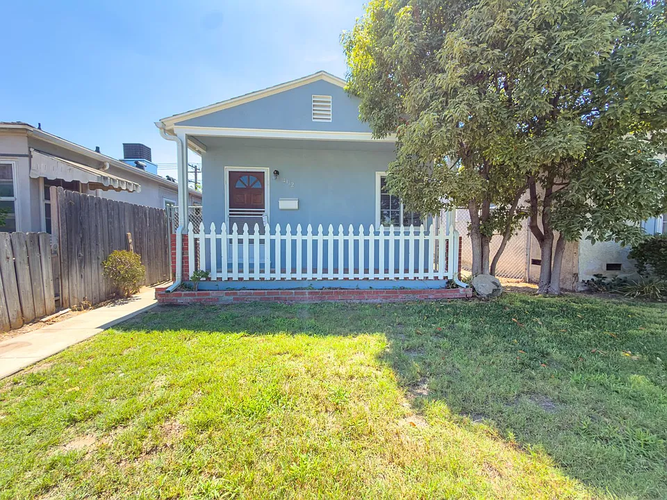 4114 W Victory Blvd