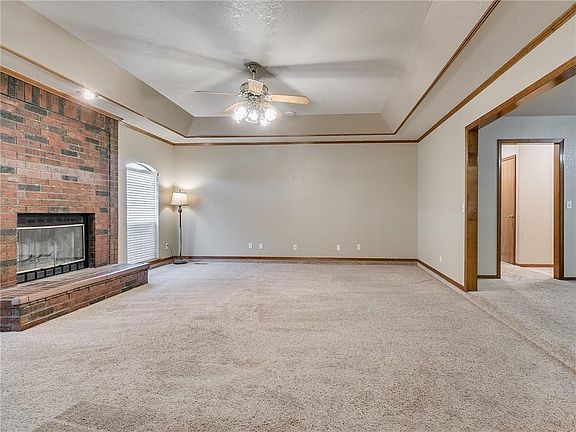 3rd image of 912 Woodward Ave